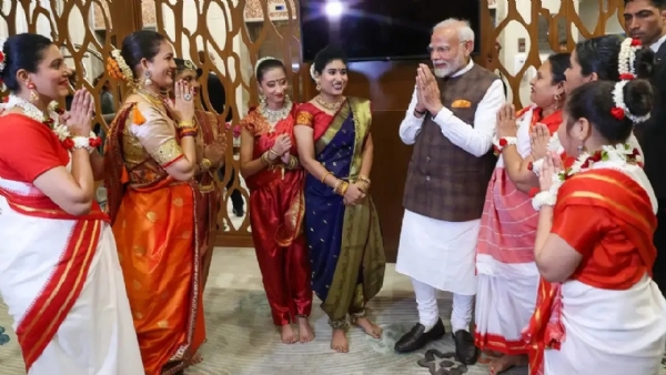 PM Narendra Modi gets grand welcome from Indian communit