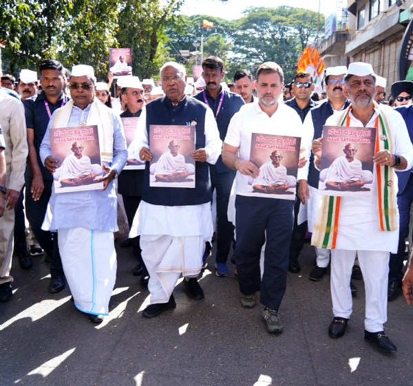 ದ್ವಜಾರೋಹಣ ನೆರವೇರಿಸುವ ಮೂಲಕ ಕಾರ್ಯಕಾರಣಿಗೆ ಚಾಲನೆ