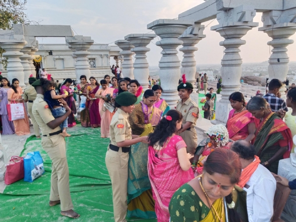 ದೇವಿಗೆ ಉಡಿ ತುಂಬುವ ಕಾರ್ಯಕ್ರಮ