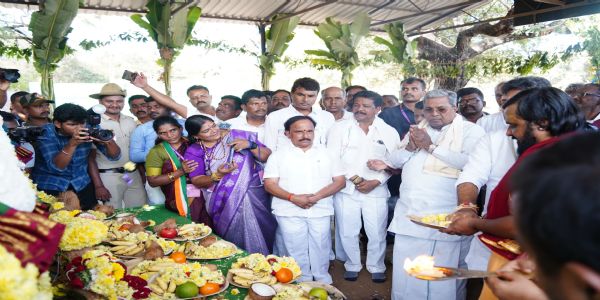 ವಾಣಿ ವಿಲಾಸ ಜಲಾಶಯಕ್ಕೆ ಸಿದ್ದರಾಮಯ್ಯ ಬಾಗಿನ ಅರ್ಪಣೆ