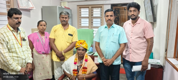 ಮೂರು ದಿನಗಳಲ್ಲಿ ೯೦ ಮನೆಗಳ ಸಾಮಾಜಿಕ ಸಮೀಕ್ಷ ನಡೆಸಿದ ಕೋಲಾರ ತಾಲ್ಲೂಕು ವಿಶ್ವನಗರ ಅನುದಾನಿತ ಶಾಲೆಯ ಶಿಕ್ಷಕಿ ಹೆಚ್. ವಸಂತಕುಮಾರಿ ರವರನ್ನು ಕೋಲಾರ ಶಿಕ್ಷಣ ಇಲಾಖೆಯ ಕ್ಲಸ್ಟರ್‌ನಿಂದ ಅಭಿನಂದಿಸಲಾಗಿಯಿತು.