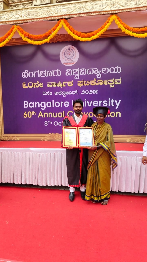 ಸಿದ್ದಗಂಗಾ ಮಠದಲ್ಲಿದ್ದ ಮರಿಯಮ್ಮನಹಳ್ಳಿ ವಿದ್ಯಾರ್ಥಿಯ ಚಿನ್ನದ ಸಾಧನೆ