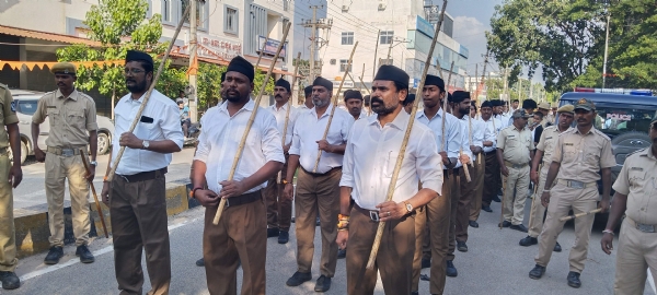 ಕೋಲಾರದಲ್ಲಿ ರಾಷ್ಟಿಯ ಸ್ವಯಂಸೇವಕ ಸಂಘಯ ಶತಮಾನೋತ್ಸವದ ಅಂಗವಾಗಿ ನಗರದಲ್ಲಿ ಪಥಸಂಚಲನ ನಡೆಯಿತು.