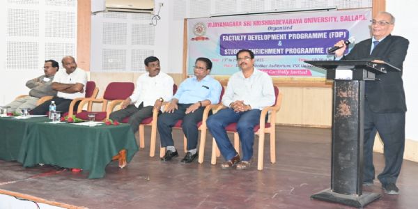 ಕೌಶಲ್ಯ ಕಲಿಕೆಗೆ ಆದ್ಯತೆ ನೀಡಿ : ಪ್ರೊ.ಎನ್.ಎಂ.ಸಾಲಿ