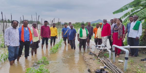 ಬೆಳೆನಷ್ಟ ರೈತರಿಗೆ ಪರಿಹಾರಕ್ಕೆ ಒತ್ತಾಯ