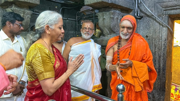 ಶ್ರೀ ವಿರೂಪಾಕ್ಷೇಶ್ವರ ಪಂಪಾಂಬಿಕೆಯ ದರ್ಶನ ಪಡೆದ ಸಚಿವೆ ಶ್ರೀಮತಿ ನಿರ್ಮಲಾ ಸೀತಾರಾಮನ್