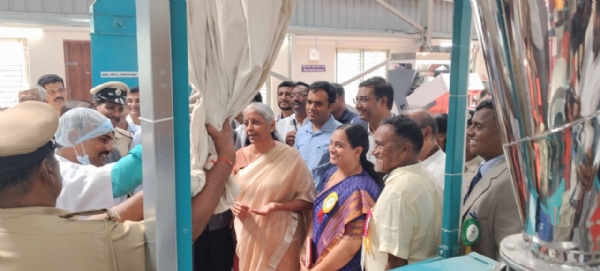 ಕೇಂದ್ರ ಸಚಿವರಾದ ನಿರ್ಮಲಾ ಸೀತಾರಾಮನ್ ಜವಳಗೇರಾ ಗ್ರಾಮಕ್ಕೆ ಭೇಟಿ