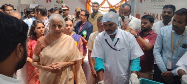 ಕೇಂದ್ರ ಸಚಿವರಾದ ನಿರ್ಮಲಾ ಸೀತಾರಾಮನ್ ಜವಳಗೇರಾ ಗ್ರಾಮಕ್ಕೆ ಭೇಟಿ