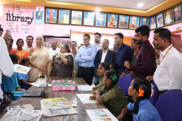 ಬಾಗೇವಾಡಿ: ಡಿಜಿಟಲ್ ಸಾರ್ವಜನಿಕ ಗ್ರಂಥಾಲಯಕ್ಕೆ ಕೇಂದ್ರ ಸಚಿವೆ ನಿರ್ಮಲಾ ಸೀತಾರಾಮನ್ ಭೇಟಿ-ಸಂವಾದ