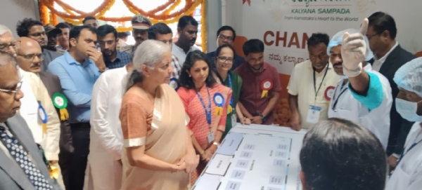ಕೇಂದ್ರ ಸಚಿವರಾದ ನಿರ್ಮಲಾ ಸೀತಾರಾಮನ್ ಜವಳಗೇರಾ ಗ್ರಾಮಕ್ಕೆ ಭೇಟಿ