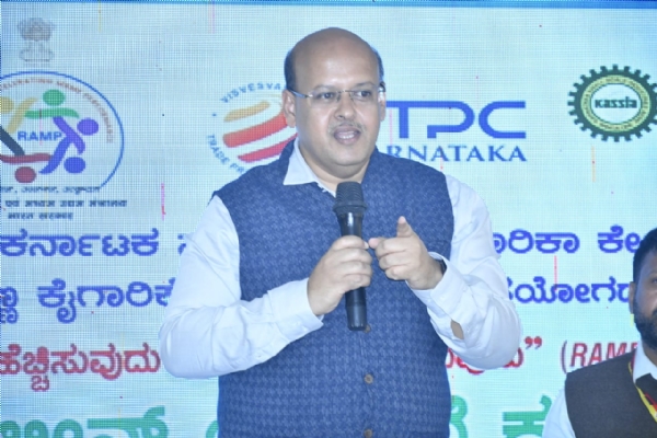 ಕೊಪ್ಪಳ : ನಮ್ಮಲ್ಲಿ ಇನ್ನೂ ಹೆಚ್ಚಿನ ರೀತಿಯ ಉದ್ಯಮ ಬೆಳವಣಿಗೆಯಾಗಬೇಕಿದೆ: ಡಾ. ಸುರೇಶ ಇಟ್ನಾಳ