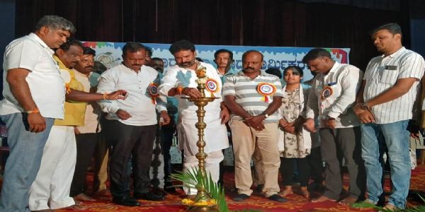 ಕಾರ್ಮಿಕರು ಸಂಘಟಿತರಾಗಿ ಹಕ್ಕುಗಳನ್ನು ಪಡೆಯಲು ಮಾಜಿ ಸಂಸದ ಸಲಹೆ