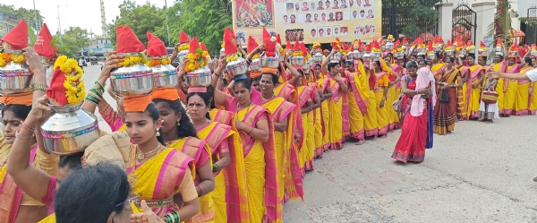 ರಾಯಚೂರು: ದಸರಾ ಸಂಭ್ರಮ: ಪಾಲಿಕೆಯಿಂದ ವಿಶಿಷ್ಟವಾಗಿ ನಾಡದೇವಿ ಮೆರವಣಿಗೆ