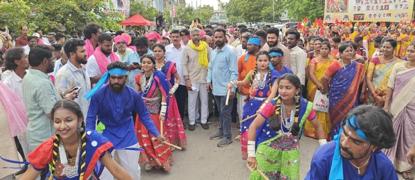 Raichur: Dasara celebrations: Special Nadadevi procession by the corporation