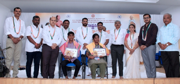 ಮಹಾತ್ಮ ಗಾಂಧೀಜಿಯವರು ಸ್ವಚ್ಛತೆ, ಸರಳತೆಗೆ ಮಹತ್ವ ನೀಡಿದ್ದರು- ಜಿಲ್ಲಾಧಿಕಾರಿ ಸುರೇಶ ಬಿ. ಇಟ್ನಾಳ