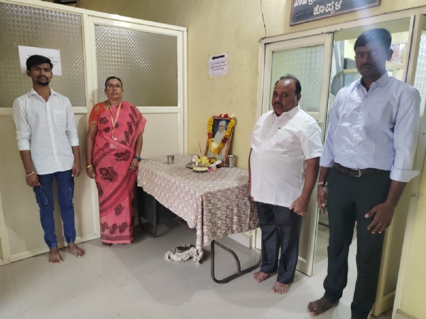 ಖಾದಿ ಮತ್ತು ಗ್ರಾಮೋದ್ಯೋಗ ಮಂಡಳಿಯ ಜಿಲ್ಲಾ ಕಛೇರಿಯಲ್ಲಿ ಮಹಾತ್ಮ ಗಾಂಧಿ ಜಯಂತಿ ಆಚರಣೆ
