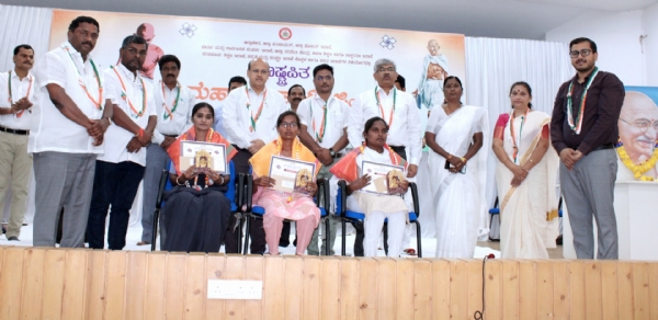 ಮಹಾತ್ಮ ಗಾಂಧೀಜಿಯವರು ಸ್ವಚ್ಛತೆ, ಸರಳತೆಗೆ ಮಹತ್ವ ನೀಡಿದ್ದರು- ಜಿಲ್ಲಾಧಿಕಾರಿ ಸುರೇಶ ಬಿ. ಇಟ್ನಾಳ