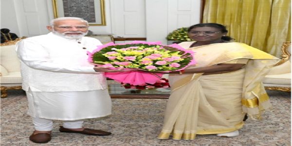 ರಾಷ್ಟ್ರಪತಿಗಳಿಗೆ ದೀಪಾವಳಿ ಶುಭಾಶಯ ಕೋರಿದ ಪ್ರಧಾನಿ ಮೋದಿ