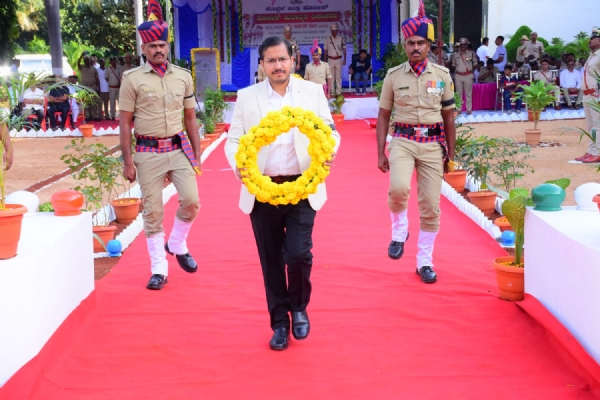 ದೇಶಕ್ಕೆ ಪೊಲೀಸ್ ಕೊಡುಗೆ ಅಪಾರ- ಸಿಇಒ ವರ್ಣಿತ್ ನೇಗಿ