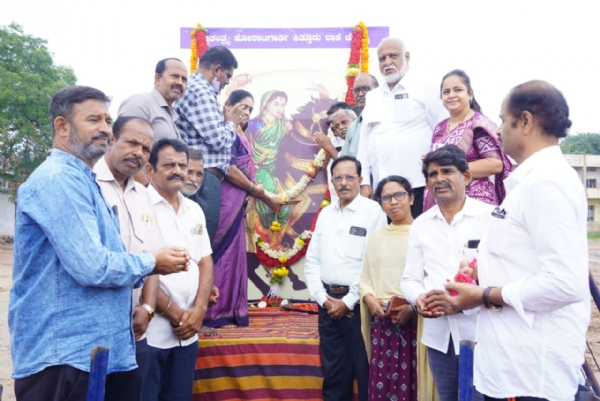 ಬ್ರಿಟಿಷರ ವಿರುದ್ಧ ಹೋರಾಡಿ ಮಹಿಳೆಯರಿಗೆ ಸ್ಪೂರ್ತಿಯಾಗಿದ್ದ ಕಿತ್ತೂರು ರಾಣಿ ಚೆನ್ನಮ್ಮ: ಲಿಡ್ಕರ್ ಅಧ್ಯಕ್ಷ ಮುಂಡರಗಿ ನಾಗರಾಜ ಬ್ರಿಟಿಷರ ವಿರುದ್ಧ ಹೋರಾಡಿ ಮಹಿಳೆಯರಿಗೆ ಸ್ಪೂರ್ತಿಯಾಗಿದ್ದ ಕಿತ್ತೂರು ರಾಣಿ ಚೆನ್ನಮ್ಮ: ಲಿಡ್ಕರ್ ಅಧ್ಯಕ್ಷ ಮುಂಡರಗಿ ನಾಗರಾಜ