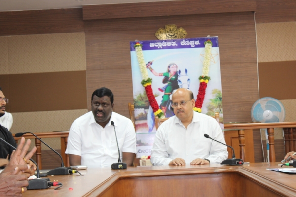 ಕನಕದಾಸರ ಜಯಂತಿಕ್ಕೆ ಜನರನ್ನು ಸೇರಿಸಬೇಕು: ಶಾಸಕ ಕೆ. ರಾಘವೇಂದ್ರ ಹಿಟ್ನಾಳ ಕನಕದಾಸರ ಜಯಂತಿಕ್ಕೆ ಜನರನ್ನು ಸೇರಿಸಬೇಕು: ಶಾಸಕ ಕೆ. ರಾಘವೇಂದ್ರ ಹಿಟ್ನಾಳ