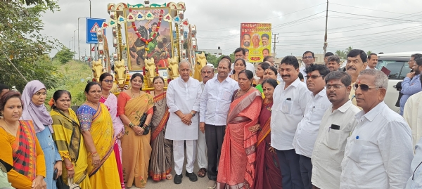 ಕಿತ್ತೂರು ರಾಣಿ ಚೆನ್ನಮ್ಮ : ಸಚಿವ ಎನ್.ಎಸ್. ಬೋಸರಾಜು ಚಾಲನೆ ಕಿತ್ತೂರು ರಾಣಿ ಚೆನ್ನಮ್ಮ : ಸಚಿವ ಎನ್.ಎಸ್. ಬೋಸರಾಜು ಚಾಲನೆ