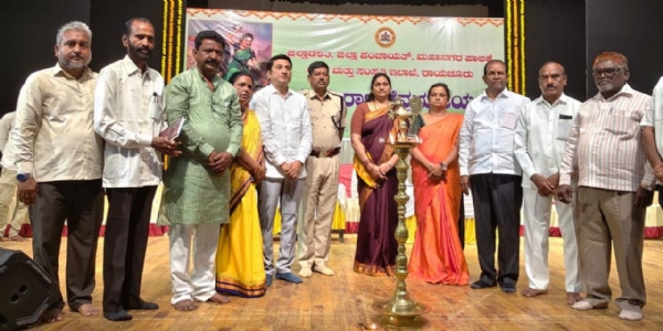 ಕಿತ್ತೂರು ರಾಣಿ ಚನ್ನಮ್ಮ ಅವರ ಧೈರ್ಯ, ಸಾಹಸ  ಆದರ್ಶ: ಕುಮಾರಸ್ವಾಮಿ ಕಿತ್ತೂರು ರಾಣಿ ಚನ್ನಮ್ಮ ಅವರ ಧೈರ್ಯ, ಸಾಹಸ  ಆದರ್ಶ: ಕುಮಾರಸ್ವಾಮಿ