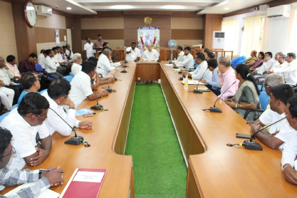 ಕನಕದಾಸರ ಜಯಂತಿಕ್ಕೆ ಜನರನ್ನು ಸೇರಿಸಬೇಕು: ಶಾಸಕ ಕೆ. ರಾಘವೇಂದ್ರ ಹಿಟ್ನಾಳ ಕನಕದಾಸರ ಜಯಂತಿಕ್ಕೆ ಜನರನ್ನು ಸೇರಿಸಬೇಕು: ಶಾಸಕ ಕೆ. ರಾಘವೇಂದ್ರ ಹಿಟ್ನಾಳ