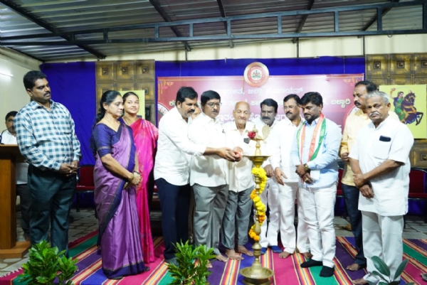 ಬ್ರಿಟಿಷರ ವಿರುದ್ಧ ಹೋರಾಡಿ ಮಹಿಳೆಯರಿಗೆ ಸ್ಪೂರ್ತಿಯಾಗಿದ್ದ ಕಿತ್ತೂರು ರಾಣಿ ಚೆನ್ನಮ್ಮ: ಲಿಡ್ಕರ್ ಅಧ್ಯಕ್ಷ ಮುಂಡರಗಿ ನಾಗರಾಜ ಬ್ರಿಟಿಷರ ವಿರುದ್ಧ ಹೋರಾಡಿ ಮಹಿಳೆಯರಿಗೆ ಸ್ಪೂರ್ತಿಯಾಗಿದ್ದ ಕಿತ್ತೂರು ರಾಣಿ ಚೆನ್ನಮ್ಮ: ಲಿಡ್ಕರ್ ಅಧ್ಯಕ್ಷ ಮುಂಡರಗಿ ನಾಗರಾಜ