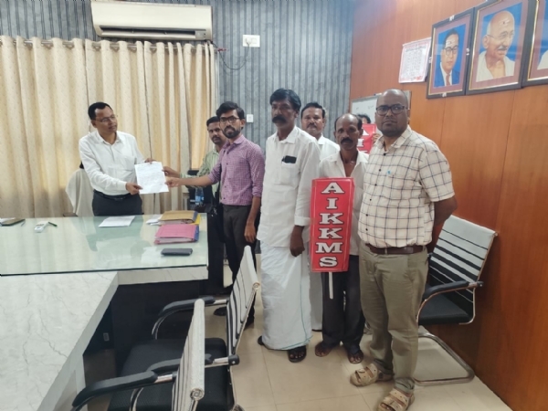 ಬೆಳೆ ನಷ್ಟ ಪರಿಹಾರ ಘೋಷಿಸಲು ಆಗ್ರಹ ಬೆಳೆ ನಷ್ಟ ಪರಿಹಾರ ಘೋಷಿಸಲು ಆಗ್ರಹ