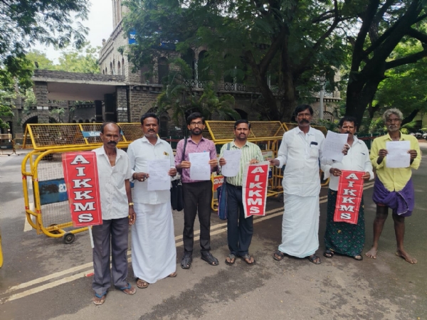 ಬೆಳೆ ನಷ್ಟ ಪರಿಹಾರ ಘೋಷಿಸಲು ಆಗ್ರಹ ಬೆಳೆ ನಷ್ಟ ಪರಿಹಾರ ಘೋಷಿಸಲು ಆಗ್ರಹ