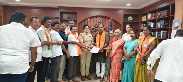 ಶಾಸಕರ ಹುಟ್ಟುಹಬ್ಬ : ಕಾನೂನುಬಾಹಿರವಾಗಿ ಫ್ಲೆಕ್ಸ್ಗಳ ಪ್ರದರ್ಶನ ; ಕ್ರಮಕ್ಕೆ ಬಿಜೆಪಿ ಆಗ್ರಹ ಶಾಸಕರ ಹುಟ್ಟುಹಬ್ಬ : ಕಾನೂನುಬಾಹಿರವಾಗಿ ಫ್ಲೆಕ್ಸ್ಗಳ ಪ್ರದರ್ಶನ ; ಕ್ರಮಕ್ಕೆ ಬಿಜೆಪಿ ಆಗ್ರಹ