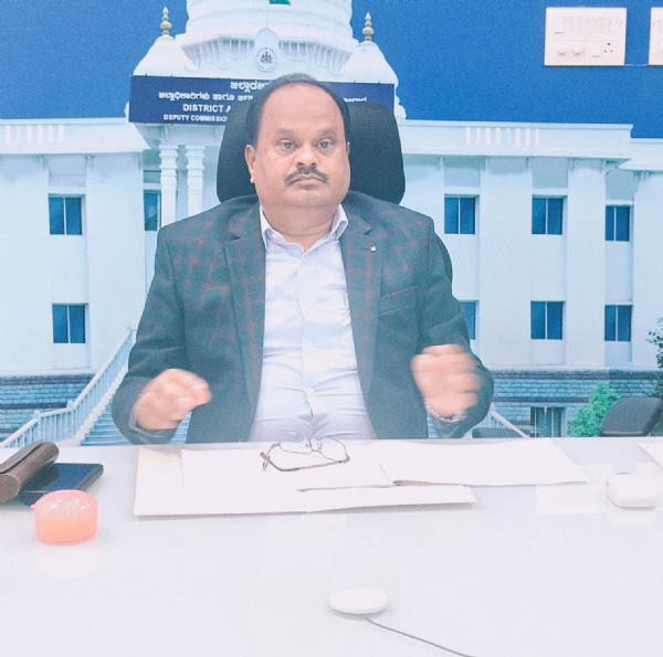 ಚಿತ್ರ : ಜಿಲ್ಲಾಧಿಕಾರಿ ಎಂ.ಆರ್. ರವಿ. ಚಿತ್ರ : ಜಿಲ್ಲಾಧಿಕಾರಿ ಎಂ.ಆರ್. ರವಿ.