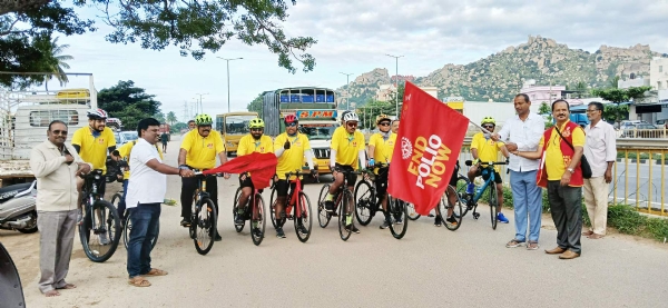 ಚಿತ್ರ ; ಪೋಲೀಯೋ ಅಂತ್ಯಗೊಳಿಸಲು ತಿರುಪತಿ ಸೈಕಲ್ ಯಾತ್ರೆಗೆ ಕೋಲಾರದಲ್ಲಿ ಸಿಎಂಆರ್ ಶ್ರೀನಾಥ್ ಚಾಲನೆ ನೀಡಿದರು. ಚಿತ್ರ ; ಪೋಲೀಯೋ ಅಂತ್ಯಗೊಳಿಸಲು ತಿರುಪತಿ ಸೈಕಲ್ ಯಾತ್ರೆಗೆ ಕೋಲಾರದಲ್ಲಿ ಸಿಎಂಆರ್ ಶ್ರೀನಾಥ್ ಚಾಲನೆ ನೀಡಿದರು.