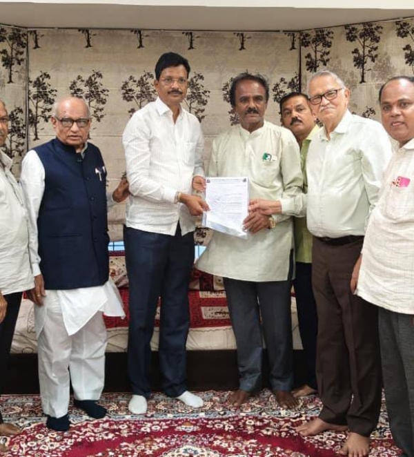 ರೈಲ್ವೆ ಅಭಿವೃದ್ಧಿಗಾಗಿ ಸಂಸದರಿಗೆ ಮನವಿ ಸಲ್ಲಿಸಿದ ವಿಜಯನಗರ ರೈಲ್ವೆ ಬಳಕೆದಾರರ ಸಂಘ ರೈಲ್ವೆ ಅಭಿವೃದ್ಧಿಗಾಗಿ ಸಂಸದರಿಗೆ ಮನವಿ ಸಲ್ಲಿಸಿದ ವಿಜಯನಗರ ರೈಲ್ವೆ ಬಳಕೆದಾರರ ಸಂಘ