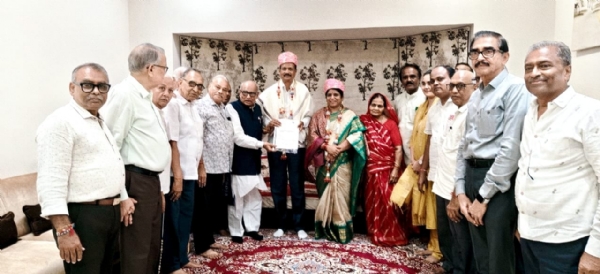 ರೈಲ್ವೆ ಅಭಿವೃದ್ಧಿಗಾಗಿ ಸಂಸದರಿಗೆ ಮನವಿ ಸಲ್ಲಿಸಿದ ವಿಜಯನಗರ ರೈಲ್ವೆ ಬಳಕೆದಾರರ ಸಂಘ ರೈಲ್ವೆ ಅಭಿವೃದ್ಧಿಗಾಗಿ ಸಂಸದರಿಗೆ ಮನವಿ ಸಲ್ಲಿಸಿದ ವಿಜಯನಗರ ರೈಲ್ವೆ ಬಳಕೆದಾರರ ಸಂಘ