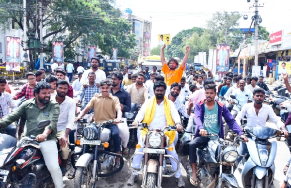 ಬಳ್ಳಾರಿ ಶಾಸಕರ ಹುಟ್ಟುಹಬ್ಬದ ಸಂಭ್ರಮ : ಬೈಕ್ ರ್ಯಾಲಿ ಬಳ್ಳಾರಿ ಶಾಸಕರ ಹುಟ್ಟುಹಬ್ಬದ ಸಂಭ್ರಮ : ಬೈಕ್ ರ್ಯಾಲಿ