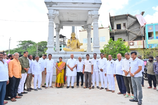ಡಿ ದೇವರಾಜ್ ಅರಸು ಅವರ ಪುತ್ತಳಿ ನಿರ್ಮಾಣ ಸ್ಥಳಕ್ಕೆ  ಸಚಿವರಾದ ಎನ್ ಎಸ್ ಬೋಸರಾಜು ಭೇಟಿ ಡಿ ದೇವರಾಜ್ ಅರಸು ಅವರ ಪುತ್ತಳಿ ನಿರ್ಮಾಣ ಸ್ಥಳಕ್ಕೆ  ಸಚಿವರಾದ ಎನ್ ಎಸ್ ಬೋಸರಾಜು ಭೇಟಿ
