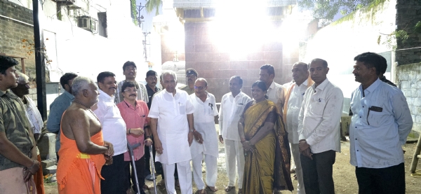 ಶ್ರೀ ಚಂದ್ರ ಮೌಳೆಶ್ವರ ದೇವಸ್ಥಾನದಲ್ಲಿ ಪ್ರಾಂಗಣ ಕಾಮಗಾರಿ ವೀಕ್ಷಿಸಿದ  ಸಚಿವ ಎನ್ಎಸ್ ಬೋಸರಾಜು ಶ್ರೀ ಚಂದ್ರ ಮೌಳೆಶ್ವರ ದೇವಸ್ಥಾನದಲ್ಲಿ ಪ್ರಾಂಗಣ ಕಾಮಗಾರಿ ವೀಕ್ಷಿಸಿದ  ಸಚಿವ ಎನ್ಎಸ್ ಬೋಸರಾಜು