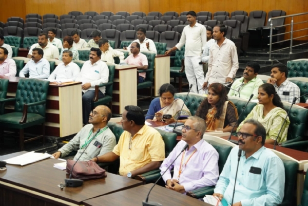 ಈಶಾನ್ಯ ಶಿಕ್ಷಕರ ಕ್ಷೇತ್ರದ ಮತದಾರರ ನೋಂದಣಿ ಪರಿಶೀಲಿಸಿದ ಜಿಪಂ ಸಿಇಓ ಮಹಮ್ಮದ್ ಹಾರೀಸ್ ಸುಮೇರ್ ಈಶಾನ್ಯ ಶಿಕ್ಷಕರ ಕ್ಷೇತ್ರದ ಮತದಾರರ ನೋಂದಣಿ ಪರಿಶೀಲಿಸಿದ ಜಿಪಂ ಸಿಇಓ ಮಹಮ್ಮದ್ ಹಾರೀಸ್ ಸುಮೇರ್