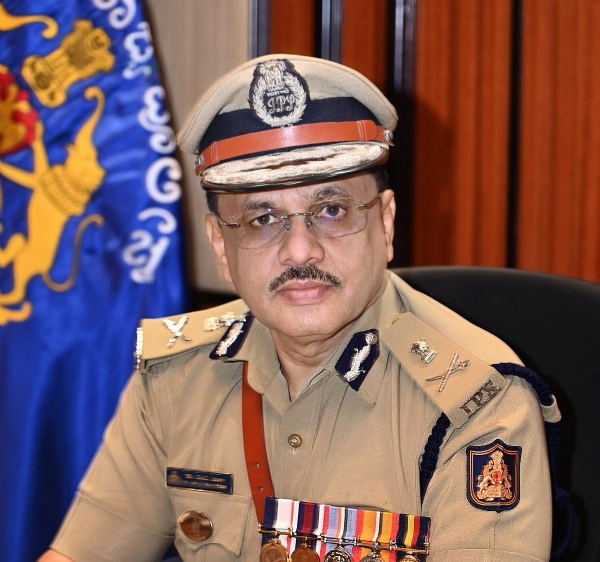 ಚಿತ್ರ : ಕರ್ನಾಟಕದ ಪೊಲೀಸ್ ಮಹಾನಿರ್ದೇಶಕರು ಡಾ.ಎಂ.ಎ.ಸಲೀಮ್ ಚಿತ್ರ : ಕರ್ನಾಟಕದ ಪೊಲೀಸ್ ಮಹಾನಿರ್ದೇಶಕರು ಡಾ.ಎಂ.ಎ.ಸಲೀಮ್