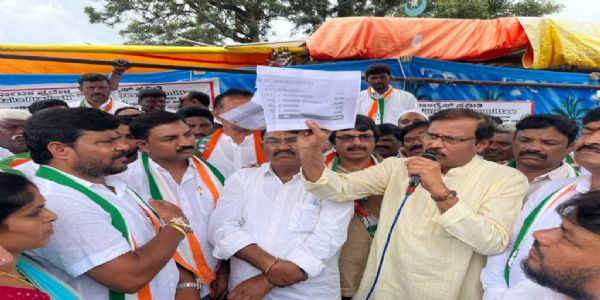 ಮತ ಕಳ್ಳತನ ವಿರುದ್ದ ಕೋಲಾರದಲ್ಲಿ ಬಿಜೆಪಿ ವಿರುದ್ದ ಕಾಂಗ್ರೆಸ್ ಪ್ರತಿಭಟನೆ