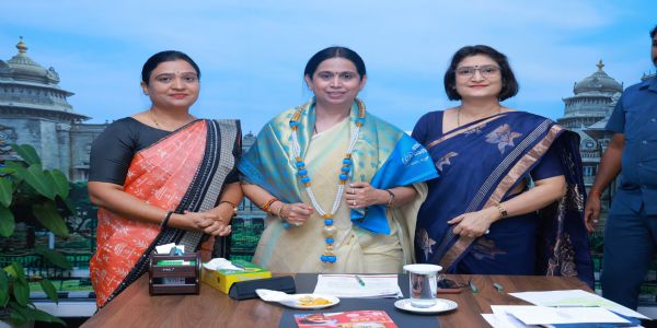 ಋತುಚಕ್ರ ರಜೆ ಘೋಷಣೆ : ಸಚಿವೆ ಲಕ್ಷ್ಮೀ ಹೆಬ್ಬಾಳಕರ್‌ ಸನ್ಮಾನಿಸಿದ ಮಹಿಳಾ ನೌಕರರ ಸಂಘ