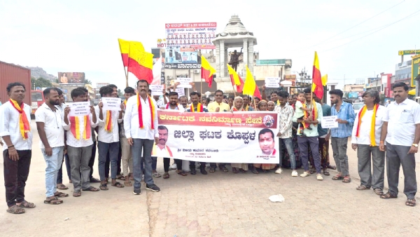 ಶೇ.60 ರಷ್ಟು ಕನ್ನಡ ನಾಮಫಲಕ ಕಡ್ಡಾಯವಾಗಿ ಅಳವಡಿಸಲು ಕರ್ನಾಟಕ ನವ ನಿರ್ಮಾಣ ಸೇನೆ ಆಗ್ರಹ ಶೇ.60 ರಷ್ಟು ಕನ್ನಡ ನಾಮಫಲಕ ಕಡ್ಡಾಯವಾಗಿ ಅಳವಡಿಸಲು ಕರ್ನಾಟಕ ನವ ನಿರ್ಮಾಣ ಸೇನೆ ಆಗ್ರಹ