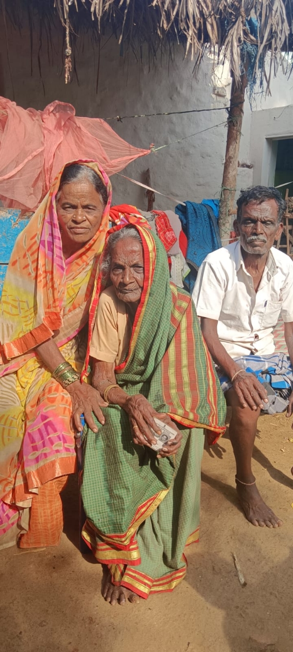 ಓಬಶೆಟ್ಟಿಹಳ್ಳಿಯ ಶತಾಯುಷಿ ಈರಮ್ಮಗೆ ಕನ್ನಡ ರಾಜ್ಯೋತ್ಸವ ಪ್ರಶಸ್ತಿ ಓಬಶೆಟ್ಟಿಹಳ್ಳಿಯ ಶತಾಯುಷಿ ಈರಮ್ಮಗೆ ಕನ್ನಡ ರಾಜ್ಯೋತ್ಸವ ಪ್ರಶಸ್ತಿ