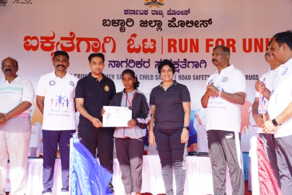 ರಾಷ್ಟ್ರೀಯ ಐಕ್ಯತೆ ಸಾರಿದ ದೇಶ ಭಾರತ : ಡಾ. ಶೋಭಾರಾಣಿ ವಿ.ಜೆ ರಾಷ್ಟ್ರೀಯ ಐಕ್ಯತೆ ಸಾರಿದ ದೇಶ ಭಾರತ : ಡಾ. ಶೋಭಾರಾಣಿ ವಿ.ಜೆ