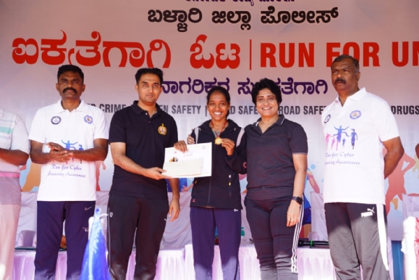 ರಾಷ್ಟ್ರೀಯ ಐಕ್ಯತೆ ಸಾರಿದ ದೇಶ ಭಾರತ : ಡಾ. ಶೋಭಾರಾಣಿ ವಿ.ಜೆ ರಾಷ್ಟ್ರೀಯ ಐಕ್ಯತೆ ಸಾರಿದ ದೇಶ ಭಾರತ : ಡಾ. ಶೋಭಾರಾಣಿ ವಿ.ಜೆ