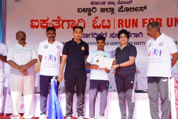 ರಾಷ್ಟ್ರೀಯ ಐಕ್ಯತೆ ಸಾರಿದ ದೇಶ ಭಾರತ : ಡಾ. ಶೋಭಾರಾಣಿ ವಿ.ಜೆ ರಾಷ್ಟ್ರೀಯ ಐಕ್ಯತೆ ಸಾರಿದ ದೇಶ ಭಾರತ : ಡಾ. ಶೋಭಾರಾಣಿ ವಿ.ಜೆ