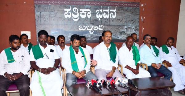 ಬೇಸಿಗೆ ಬೆಳೆಗೆ ನೀರು ಬಿಡದಿದ್ದಲ್ಲಿ ಹೋರಾಟ : ತುಂಗಭದ್ರ ರೈತ ಸಂಘ ಬೇಸಿಗೆ ಬೆಳೆಗೆ ನೀರು ಬಿಡದಿದ್ದಲ್ಲಿ ಹೋರಾಟ : ತುಂಗಭದ್ರ ರೈತ ಸಂಘ