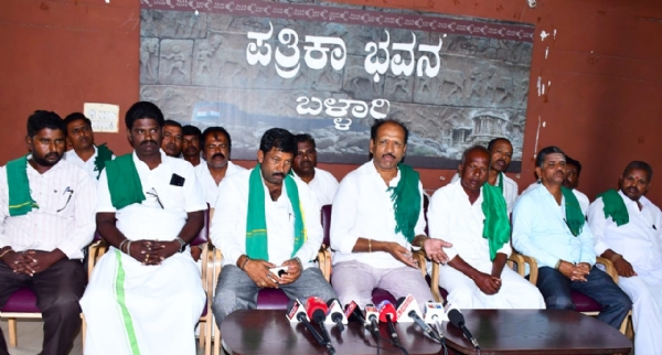 ಬೇಸಿಗೆ ಬೆಳೆಗೆ ನೀರು ಬಿಡದಿದ್ದಲ್ಲಿ ಹೋರಾಟ : ತುಂಗಭದ್ರ ರೈತ ಸಂಘ ಬೇಸಿಗೆ ಬೆಳೆಗೆ ನೀರು ಬಿಡದಿದ್ದಲ್ಲಿ ಹೋರಾಟ : ತುಂಗಭದ್ರ ರೈತ ಸಂಘ